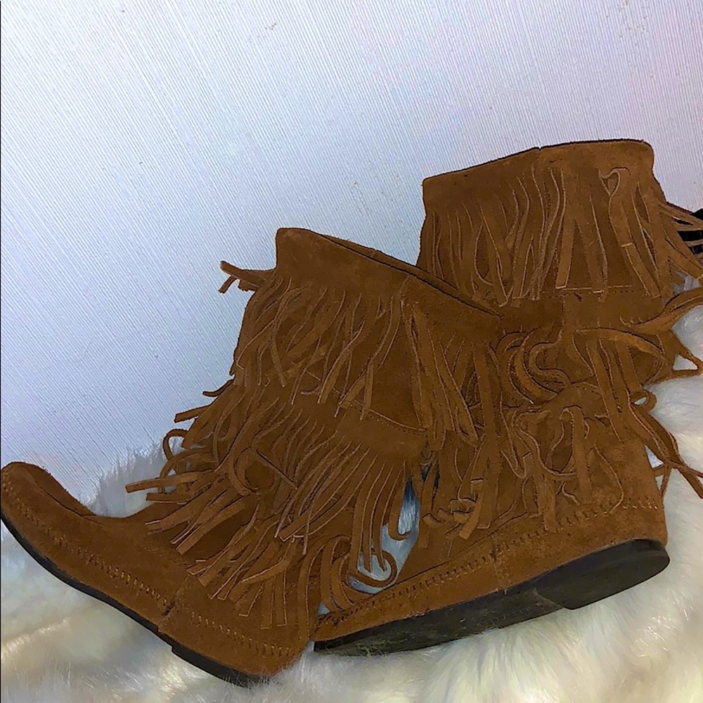 Minnetonka 3 Layer Leather Fringe Boots Size 6